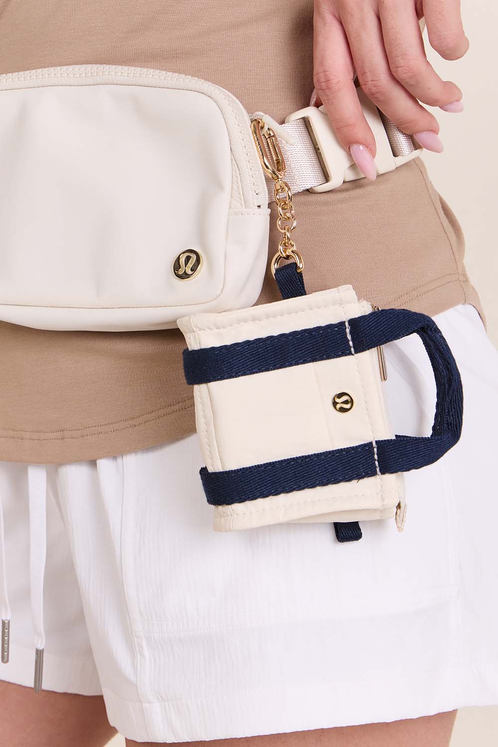 תמונת כל הלוק של Boxy Tote Bag Nano